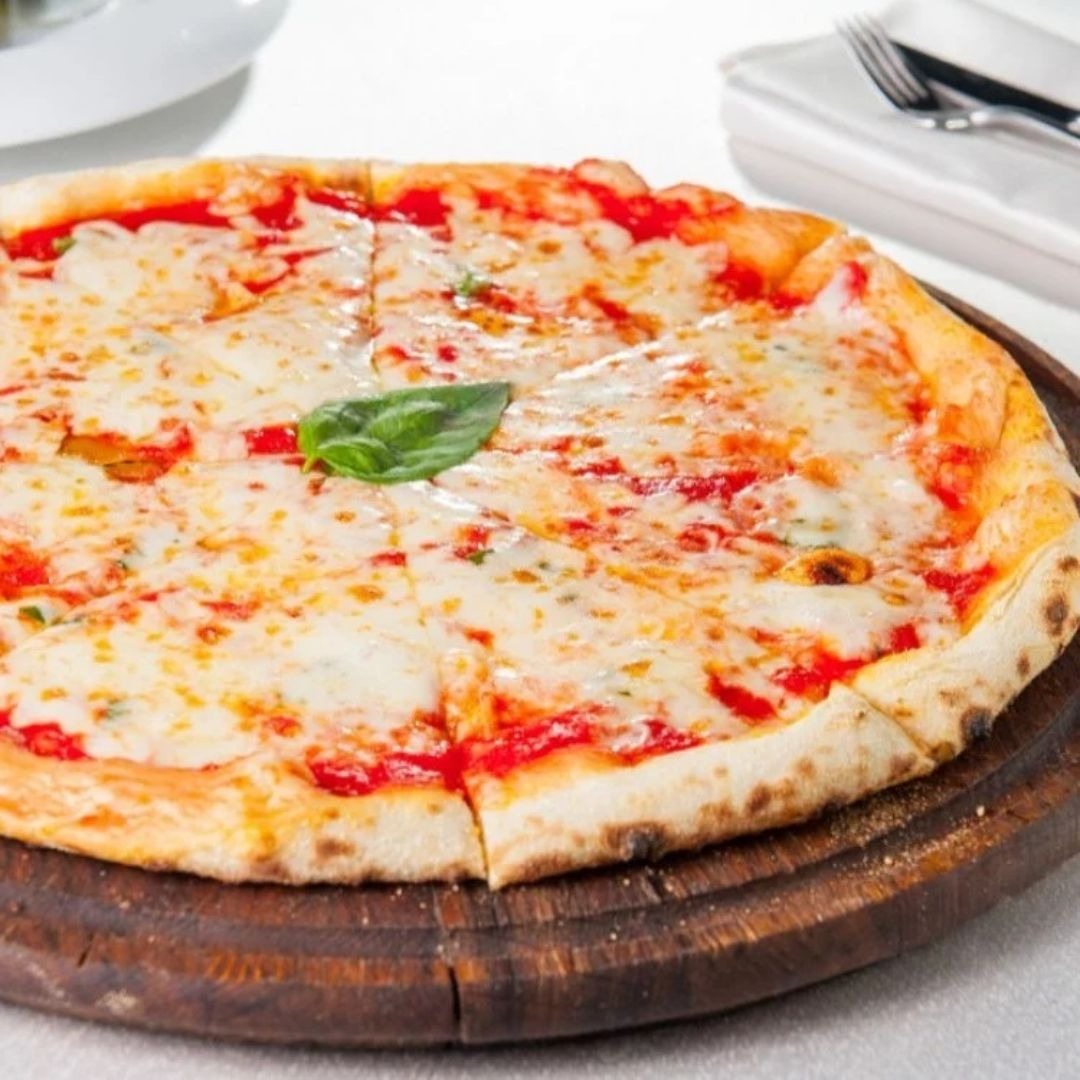 Le Notre Cafe | Margherita Pizza